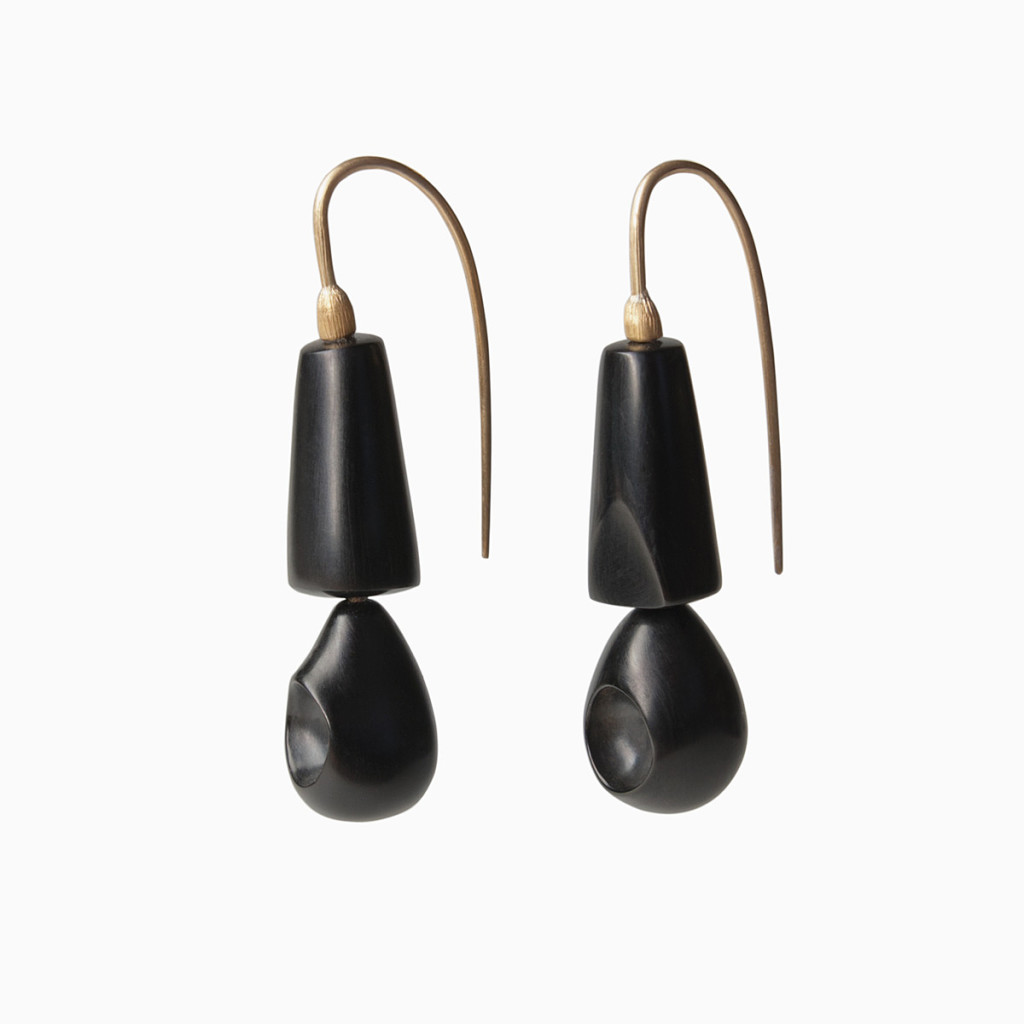 Earrings / Gold, Jet Stone