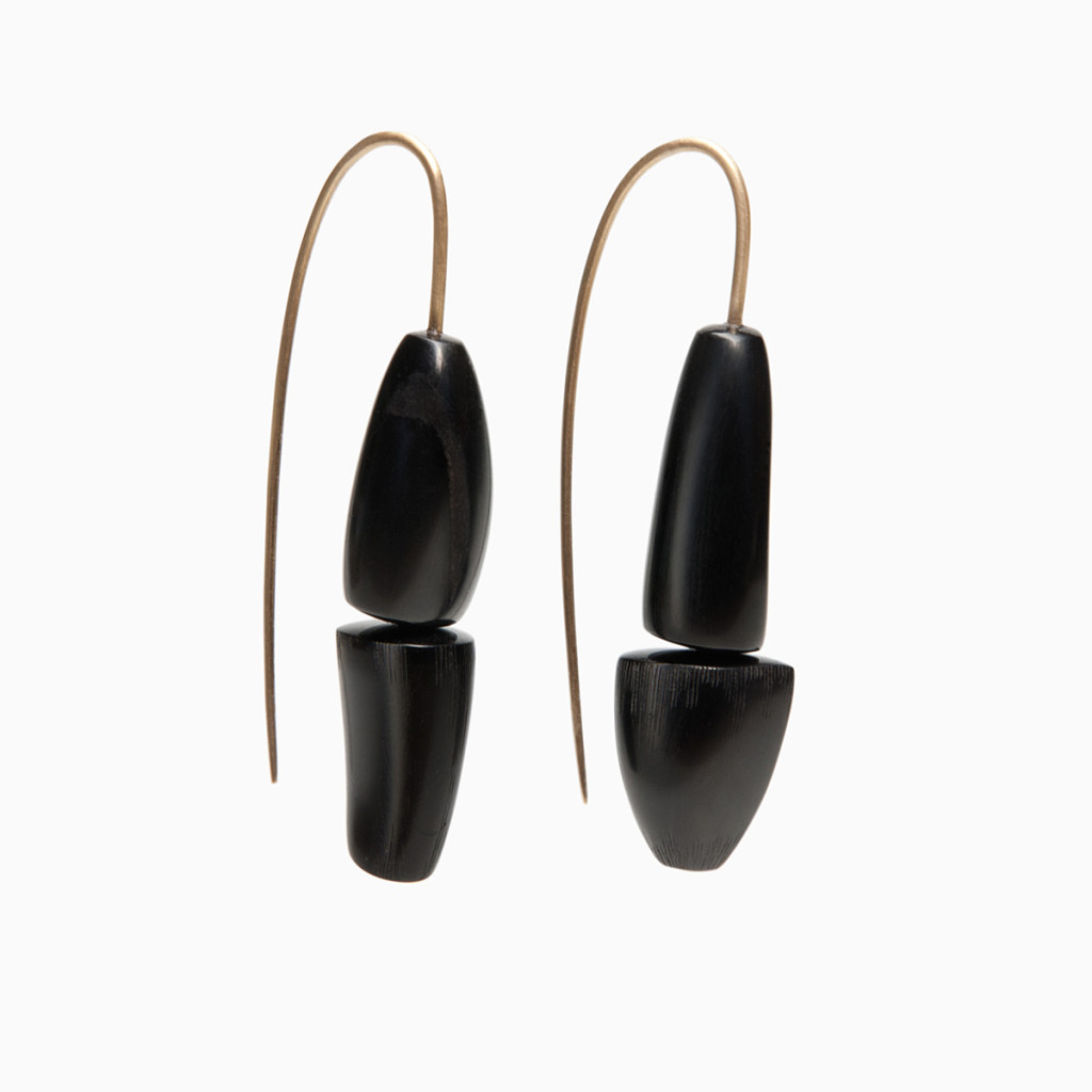 Earrings / Gold, Jet Stone